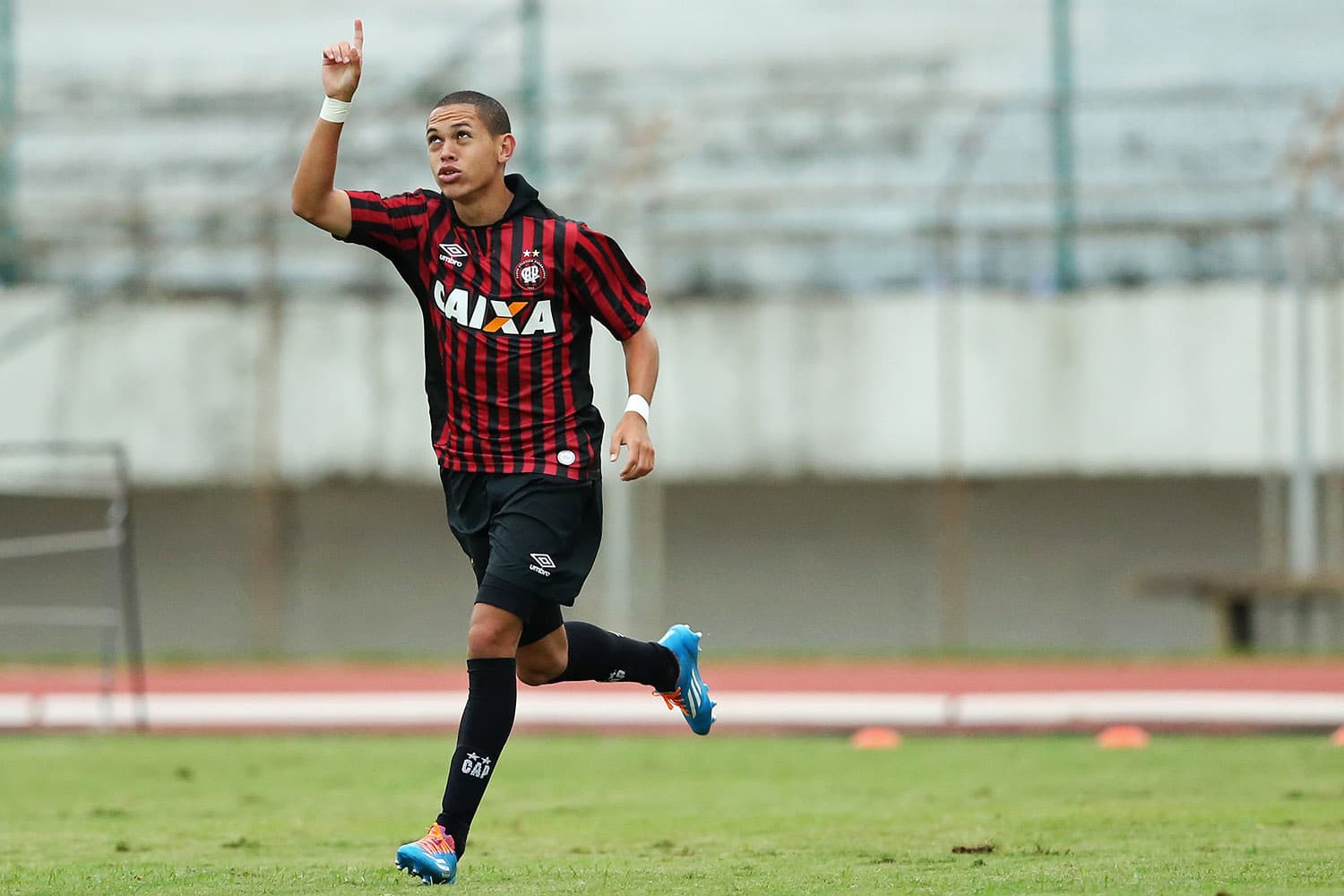 MARINGA, BRAZIL – MAY 25: Marcos Guilherme of Atletico-PR celebrate goal during the match between Atletico-PR and Coritiba for the Brazilian Series A 2014 at Willie Davids stadium on May 25, 2014 in Maringa, Brazil. (Photo by Heuler Andrey/Getty Images)