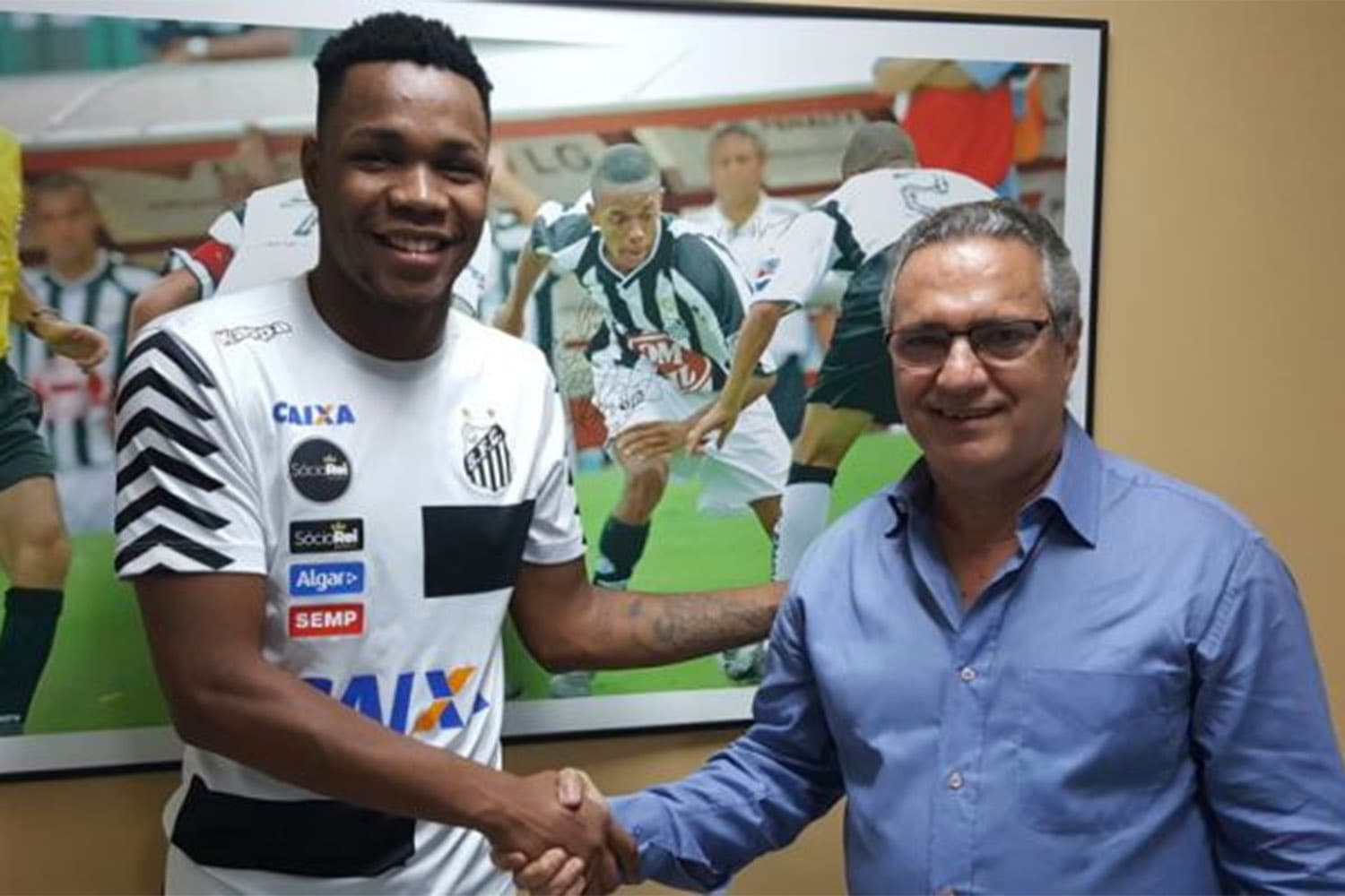 Matheus Jesus acerta com o Santos