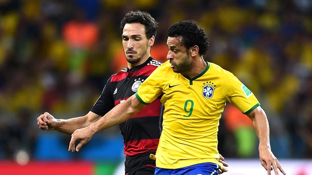 Mats Hummels, da Alemanha, marca Fred, na goleada alemã no Mineirão