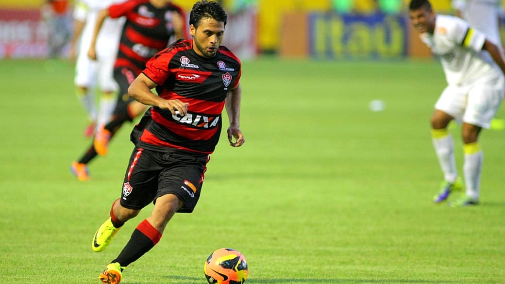 Maxi marcou o segundo gol na vitória por 2 a 0 sobre o Santos