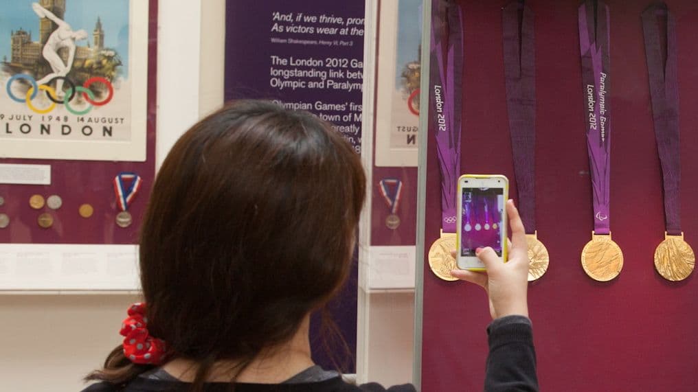Medalhas olímpicas de Londres-2012 são expostas no Museu Britânico