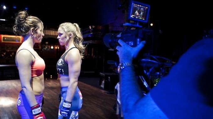 Miesha Tate e Ronda Rousey antes de seu duelo no Strikeforce