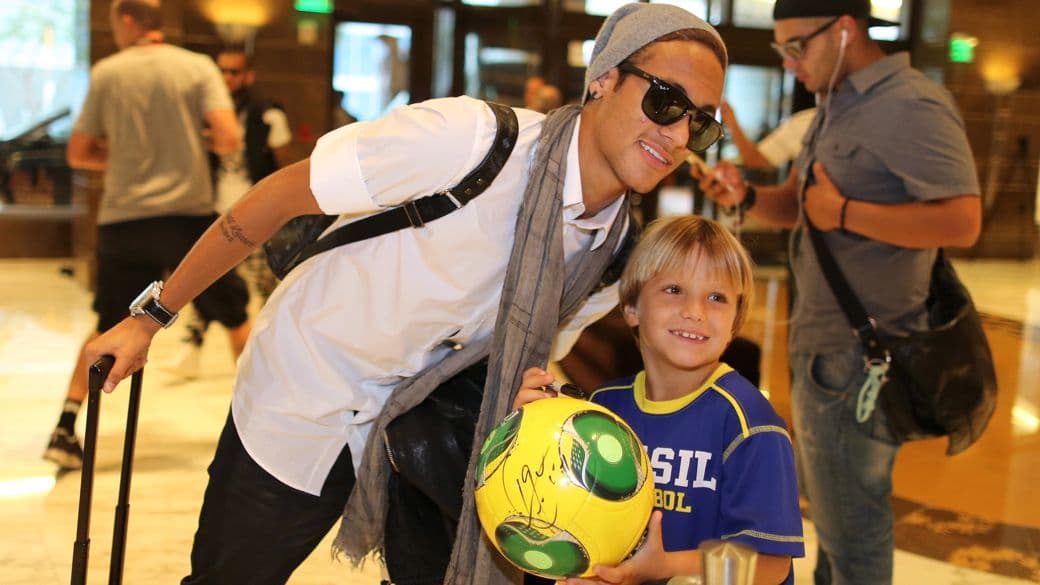 Neymar chega ao hotel da seleção em Miami, onde a equipe enfrenta Honduras, no sábado