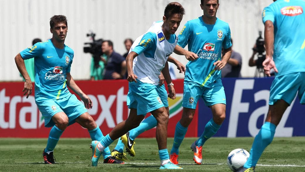 Neymar durante os treinos da seleção brasileira, ainda no Brasil