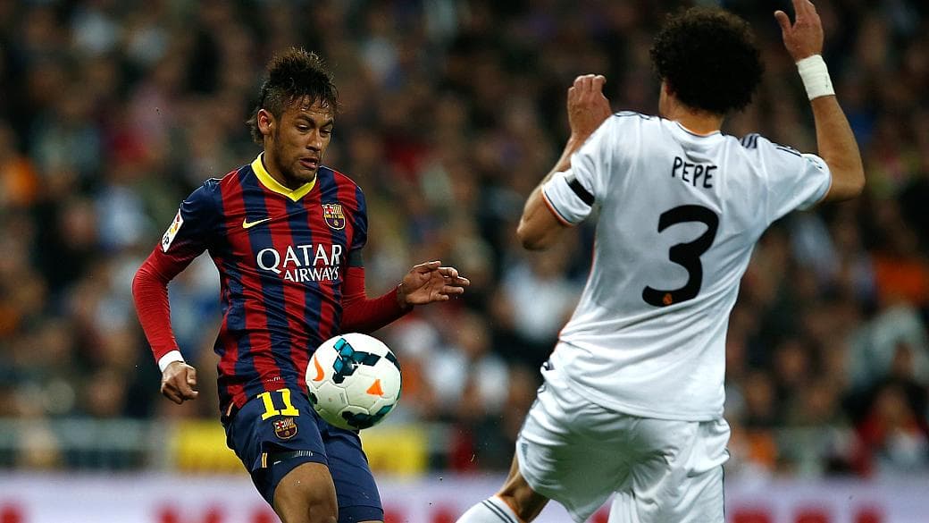 Brasileiro Neymar deve ser titular novamente, ao lado de Messi e Alexis Sánchez
