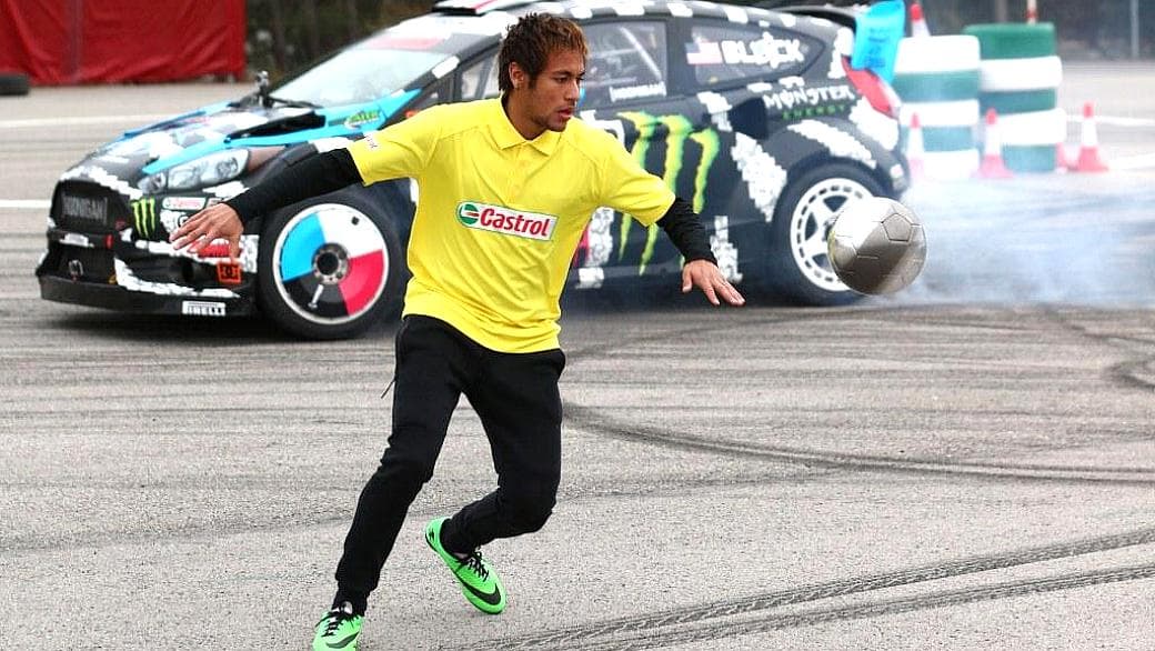 No vídeo promocional, Neymar afina a pontaria ao som do ronco do motor de Block