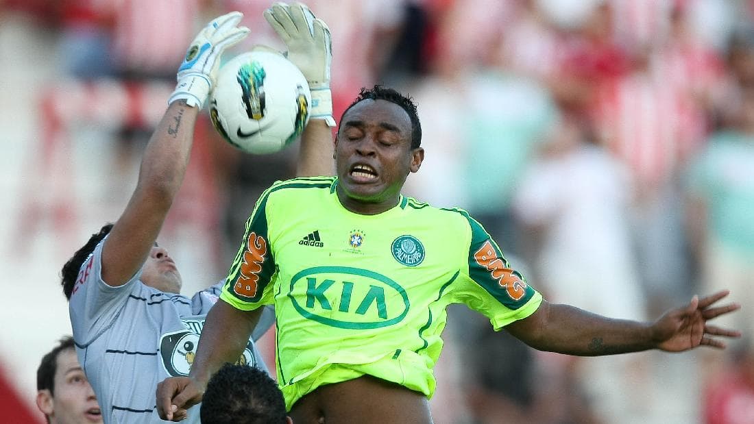 Obina, do Palmeiras, em jogo contra o Náutico