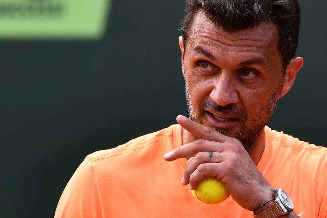 Tenista italiano Paolo Maldini, durante partida contra os holandeses Tomasz Bednarek e David Pel, durante o Challenger de Milão, na Itália