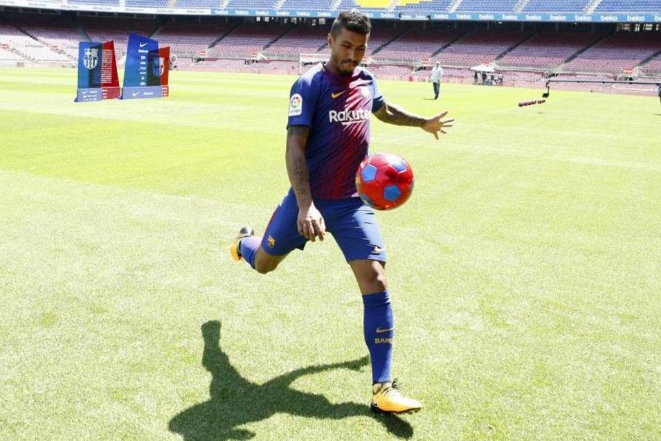 Paulinho, do Barcelona, faz embaixadas no Camp Nou