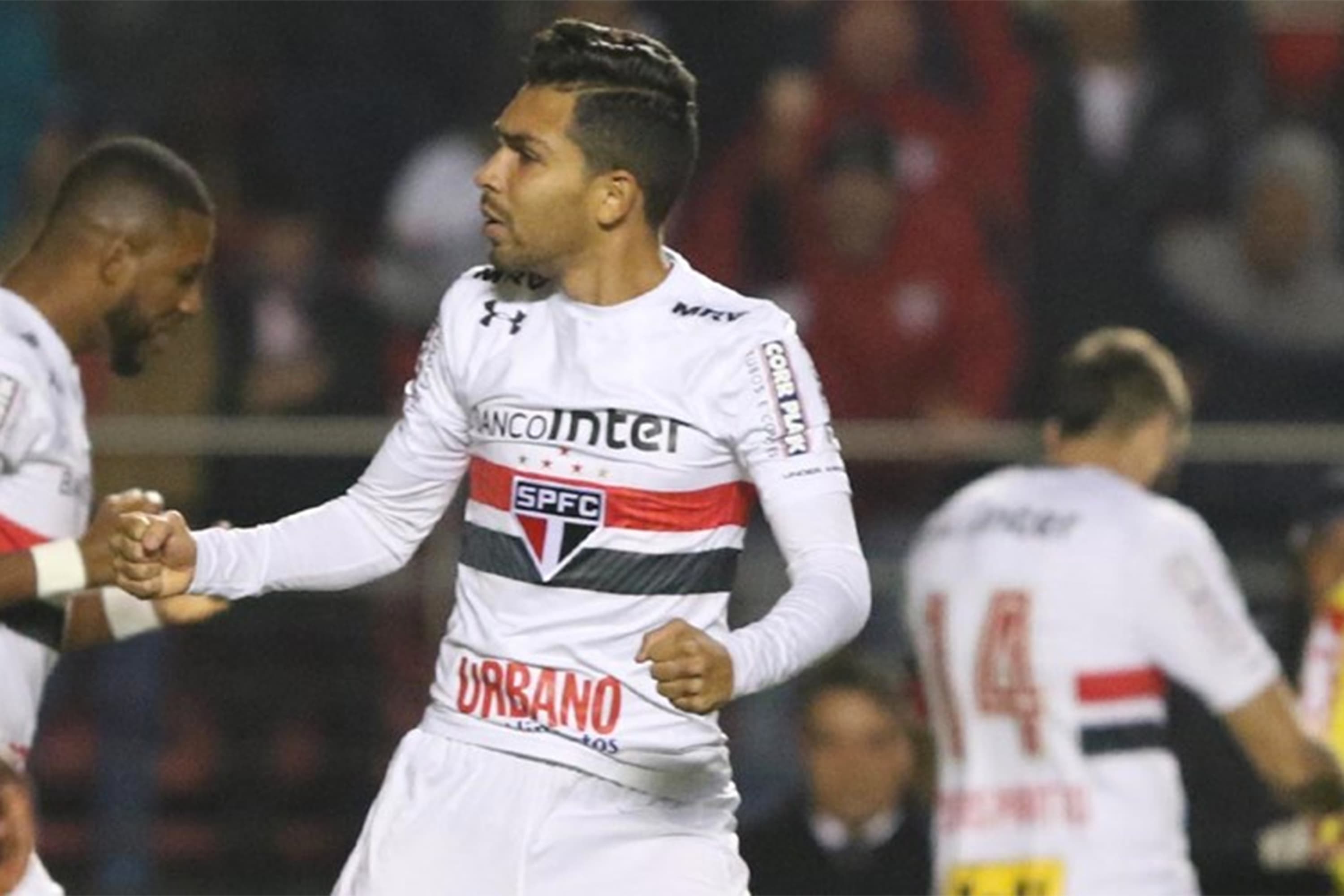 O volante Petros do São Paulo