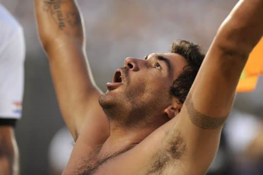 Ferreyra, do Olímpia, comemora gol contra o Defensor, do Uruguai, em jogo que valeu a classificação do time paraguaio à fase de grupos, na quinta-feira