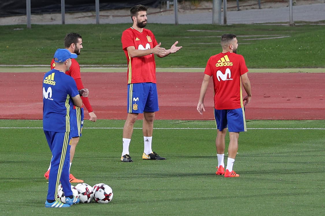 Gerard Piqué, durante treino da seleção da espanha, em Madri