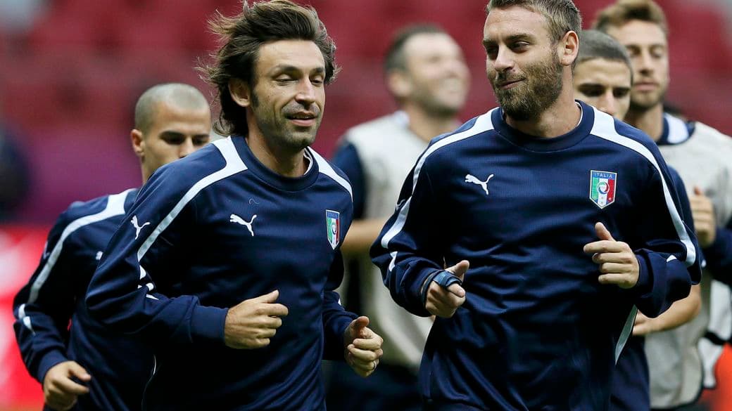 Pirlo (à esq.), em treino da seleção: às vésperas de completar 34 anos