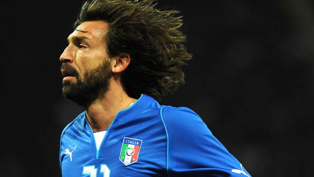 O maestro em ação: Pirlo no amistoso contra o Brasil, em Genebra, na Suíça