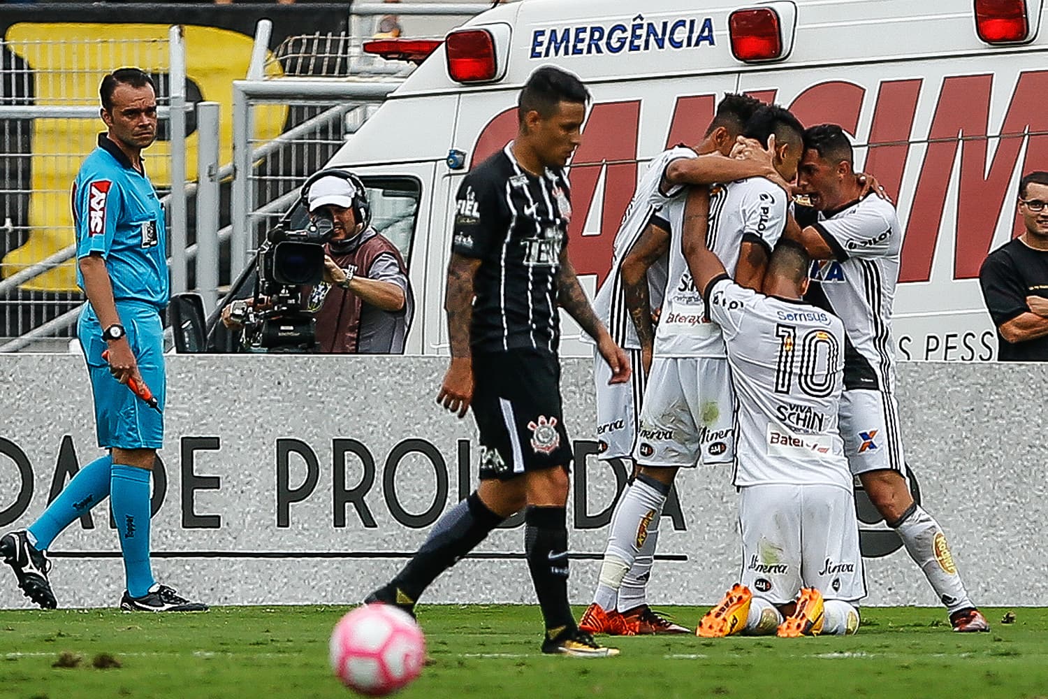 Comemoração do gol de Lucca, da Ponte Preta