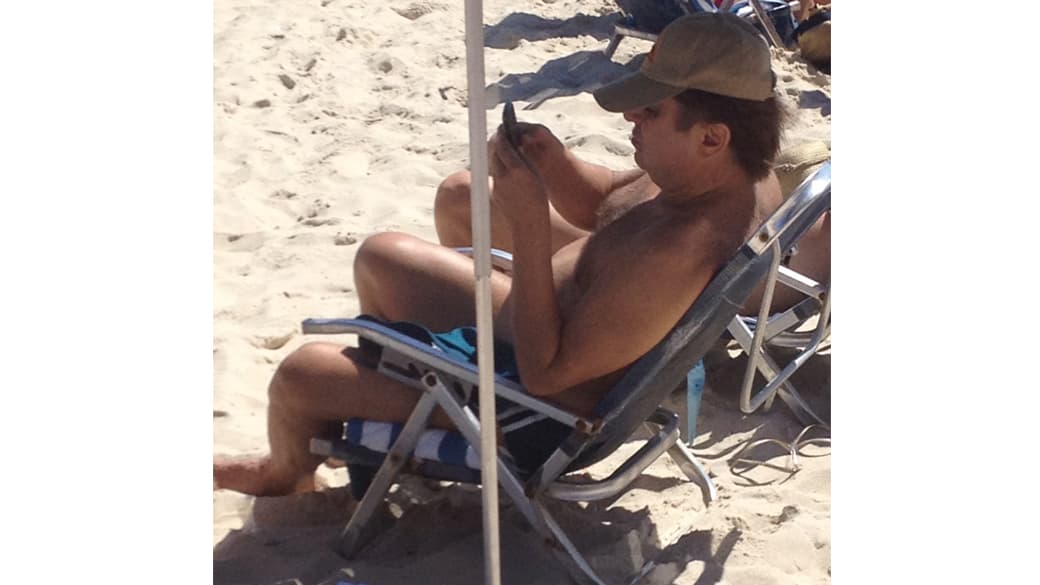 Presidente do Palmeiras, Arnaldo Tirone é visto na praia no Leblon, Rio de Janeiro um dia após o rebaixamento da equipe paulista no Campeonato Brasileiro