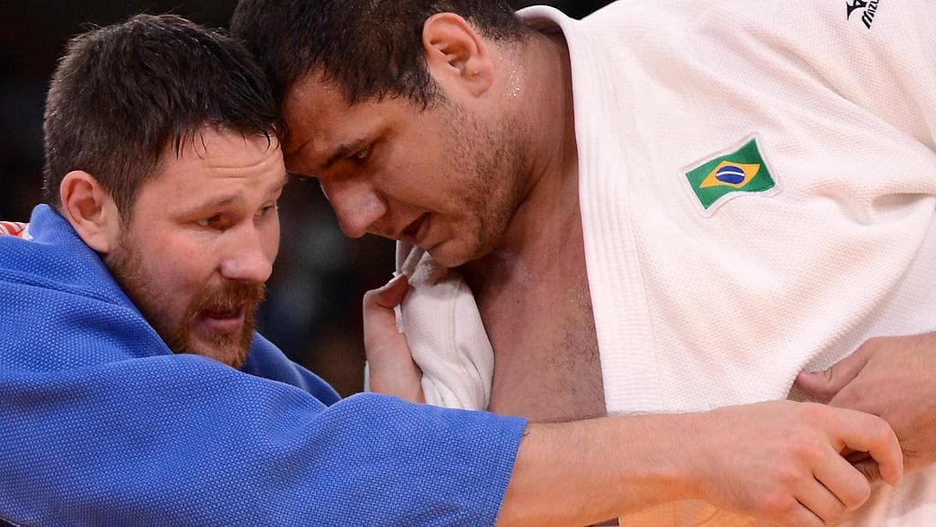 Rafael Silva não conseguiu passar pelo russo Alexander Mikhaylin