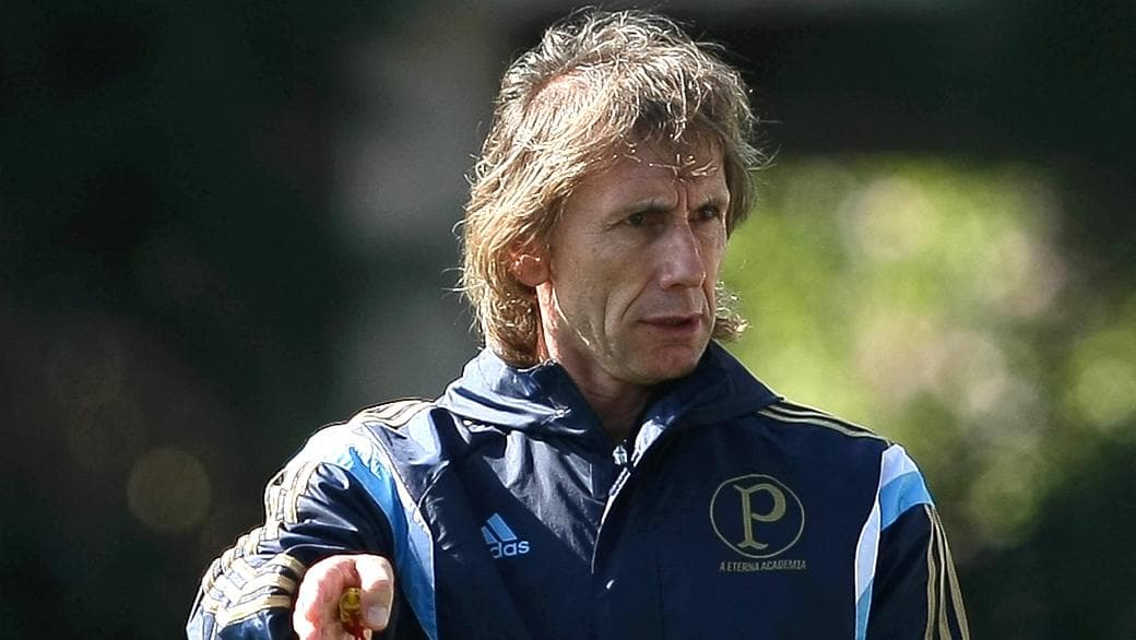 Ricardo Gareca treinou a equipe por quase um mês, mas só fará sua estreia nesta noite