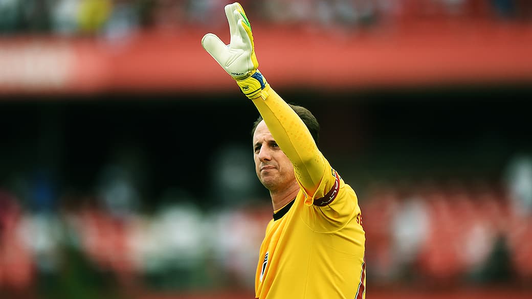 O goleiro Rogério Ceni marcou o gol de empate