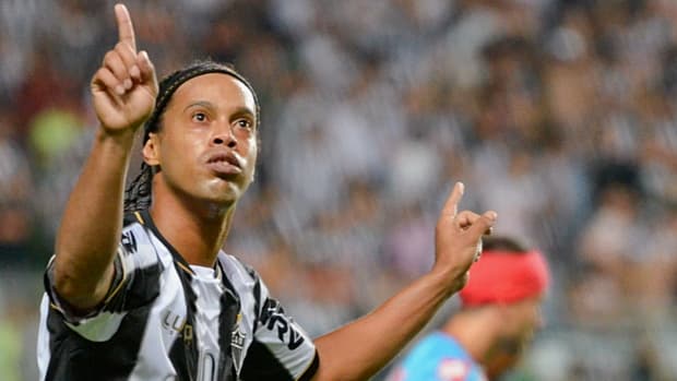 Dono da festa: Ronaldinho marcou dois na goleada do Atlético-MG
