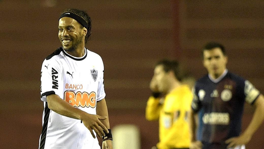 Ronaldinho Gaúcho, do Atlético-MG, no jogo de ida contra o Lanús, em Buenos Aires