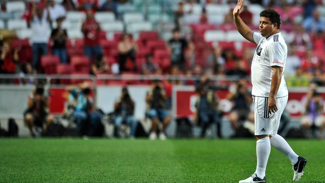 Ronaldo ficou cinco minutos em campo e sentiu uma lesão no joelho
