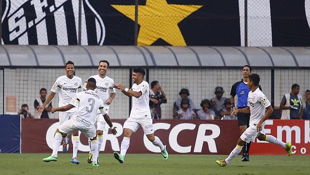 Geovânio comemora gol durante partida entre Santos e Botafogo SP, válida pelo Campeonato Paulista