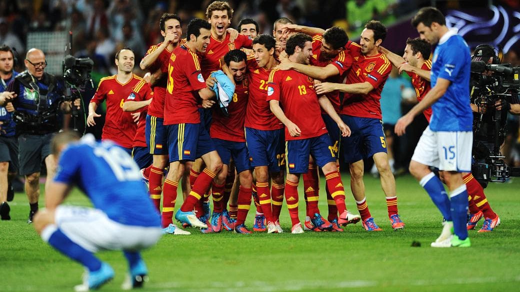 Seleção da Espanha comemora título da Eurocopa após vencer a Itália por 4 a 0