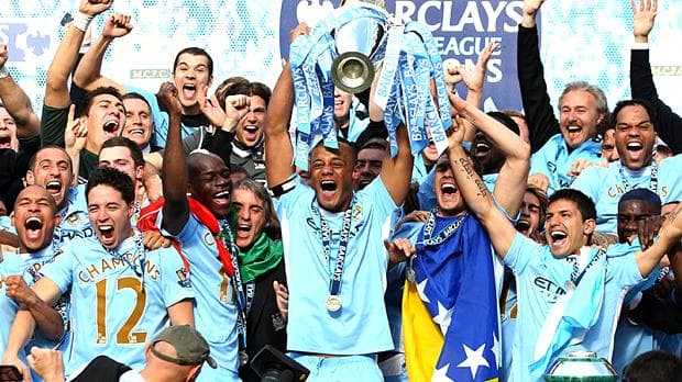 Time do Manchester City comemora conquista do Campeonato Inglês, em 2012