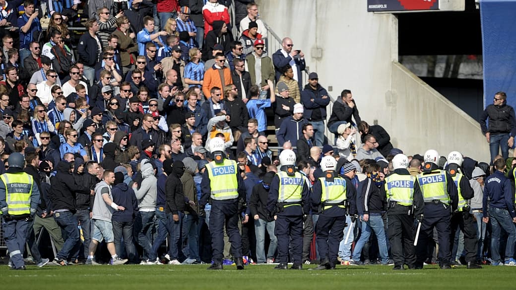 Torcida do Djurgarden entrou em confronto com a polícia sueca