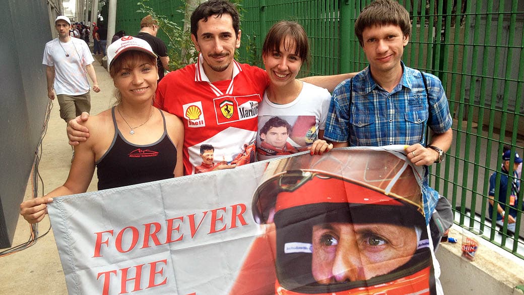 Torcedores russos do alemão Michael Schumacher, Yulia, Sergey, Svetlana e Slava: 'A Fórmula 1 não existe sem você'