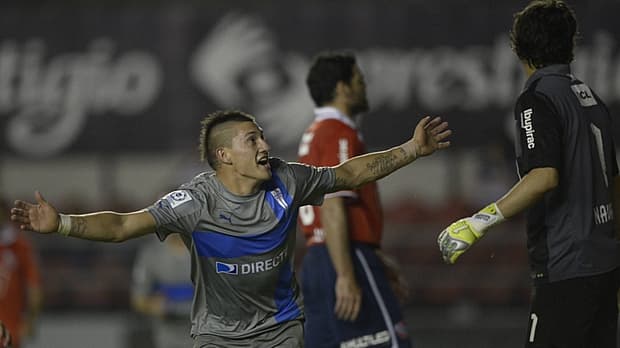 Castillo festeja após marcar o gol de empate da Universidad Católica
