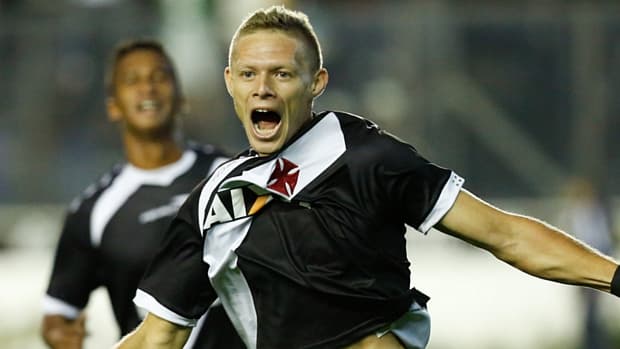 Meia Marlone abriu o caminho para a virada do Vasco em São Januário