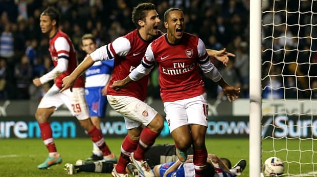 Walcott comemora o sexto gol do Arsenal contra o Reading - o terceiro anotado por ele
