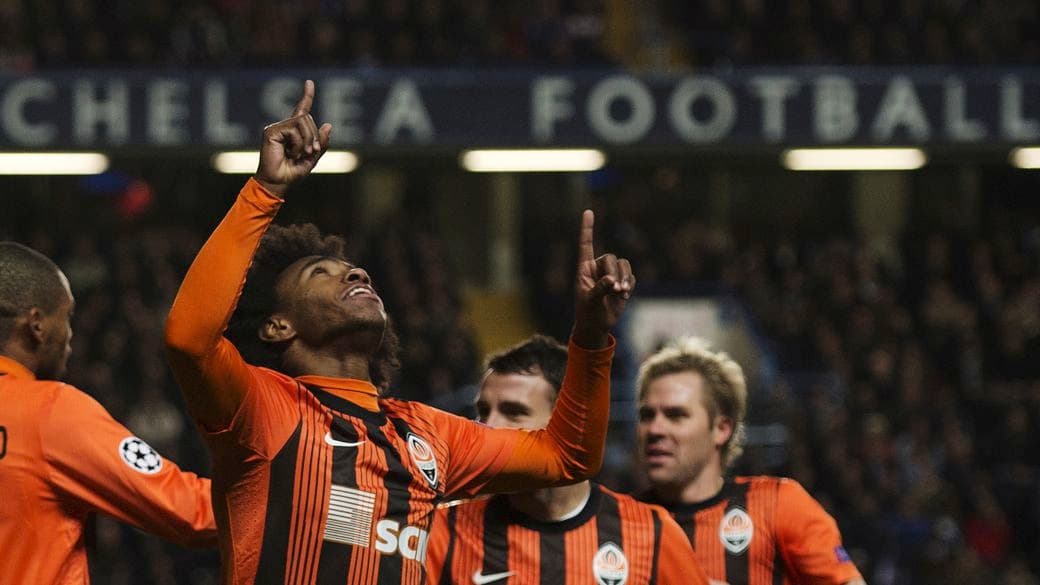 Willian comemora gol pelo Shakhtar contra o Chelsea na Liga dos Campeões