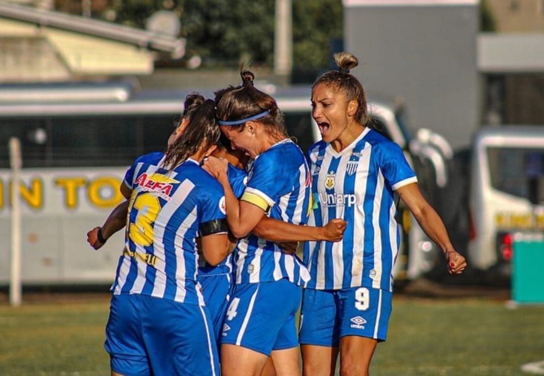 Jogadoras do Avaí Kindermann comemoram gol na Libertadores 2021