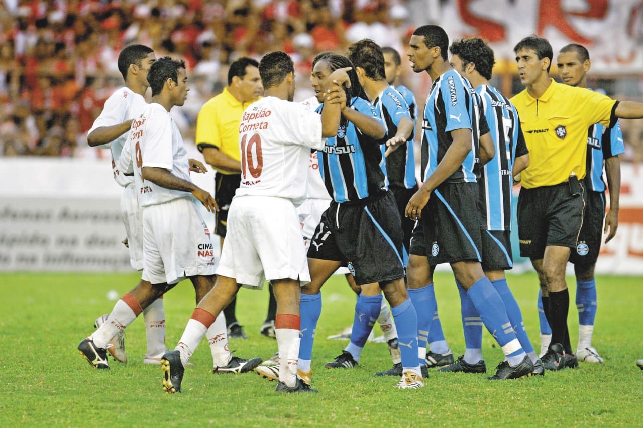Náutico x Grêmio, pelo Brasileiro de 2005 da Série B, partida que decidiu o retorno dos gaúchos à elite -