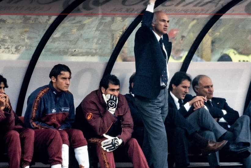Totti (de agasalho azul) e o “presunçoso”Bianchi: o atacante levou a melhor