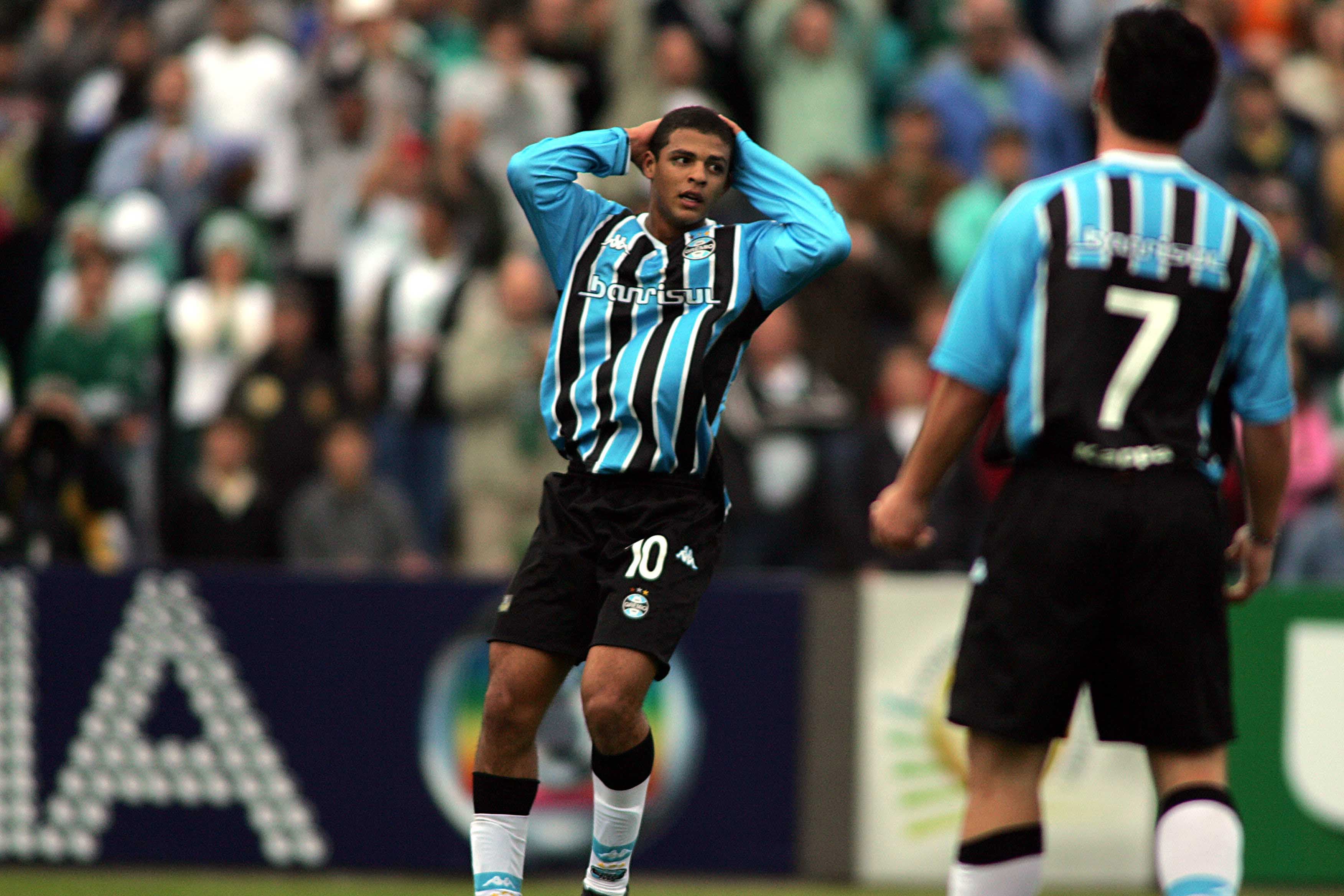 Felipe Melo, do Grêmio, durante jogo contra o Palmeiras pelo Campeonato Brasileiro, no Parque Antártica.