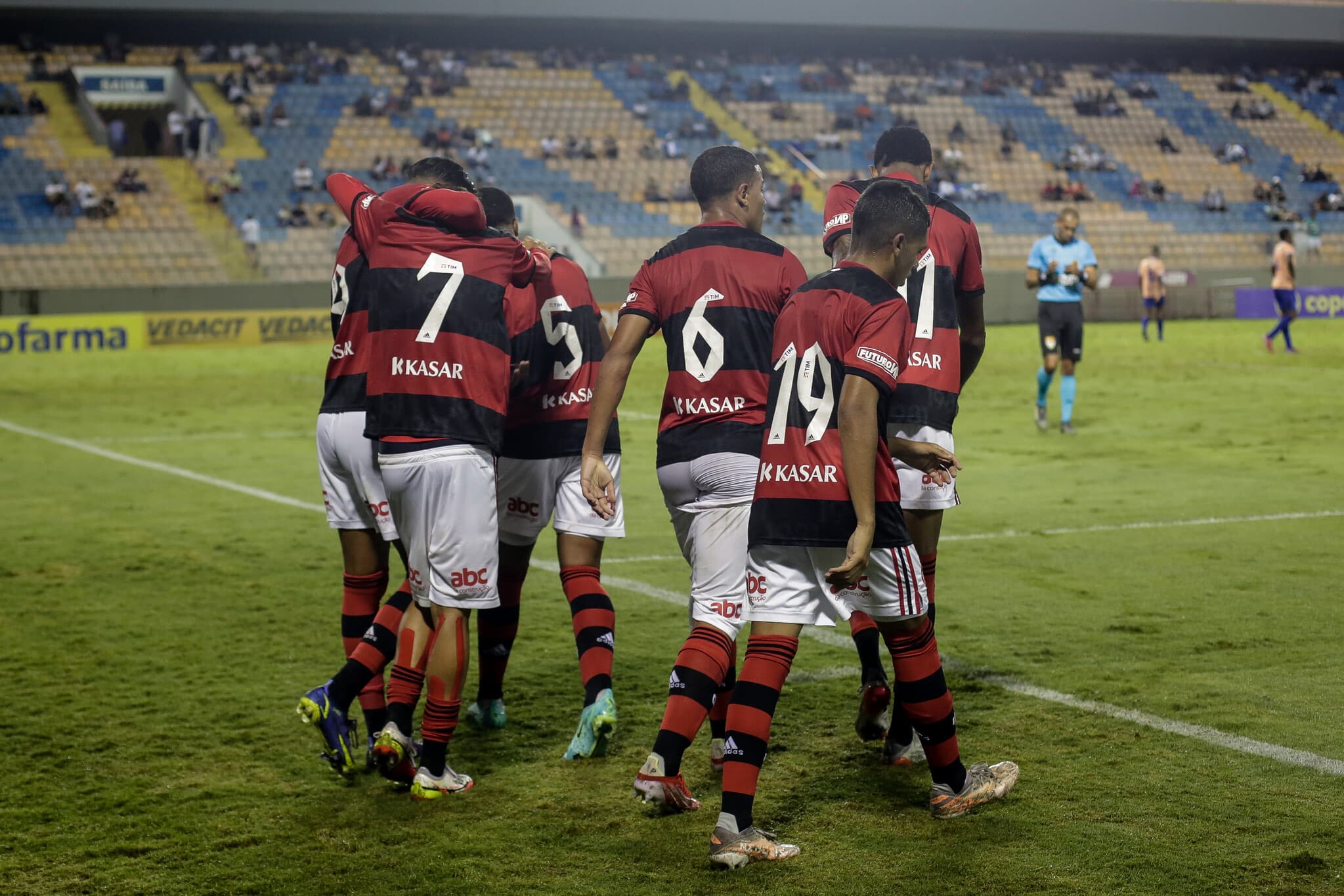 Flamengo aplicou 10 a 0 logo na estreia da competição -