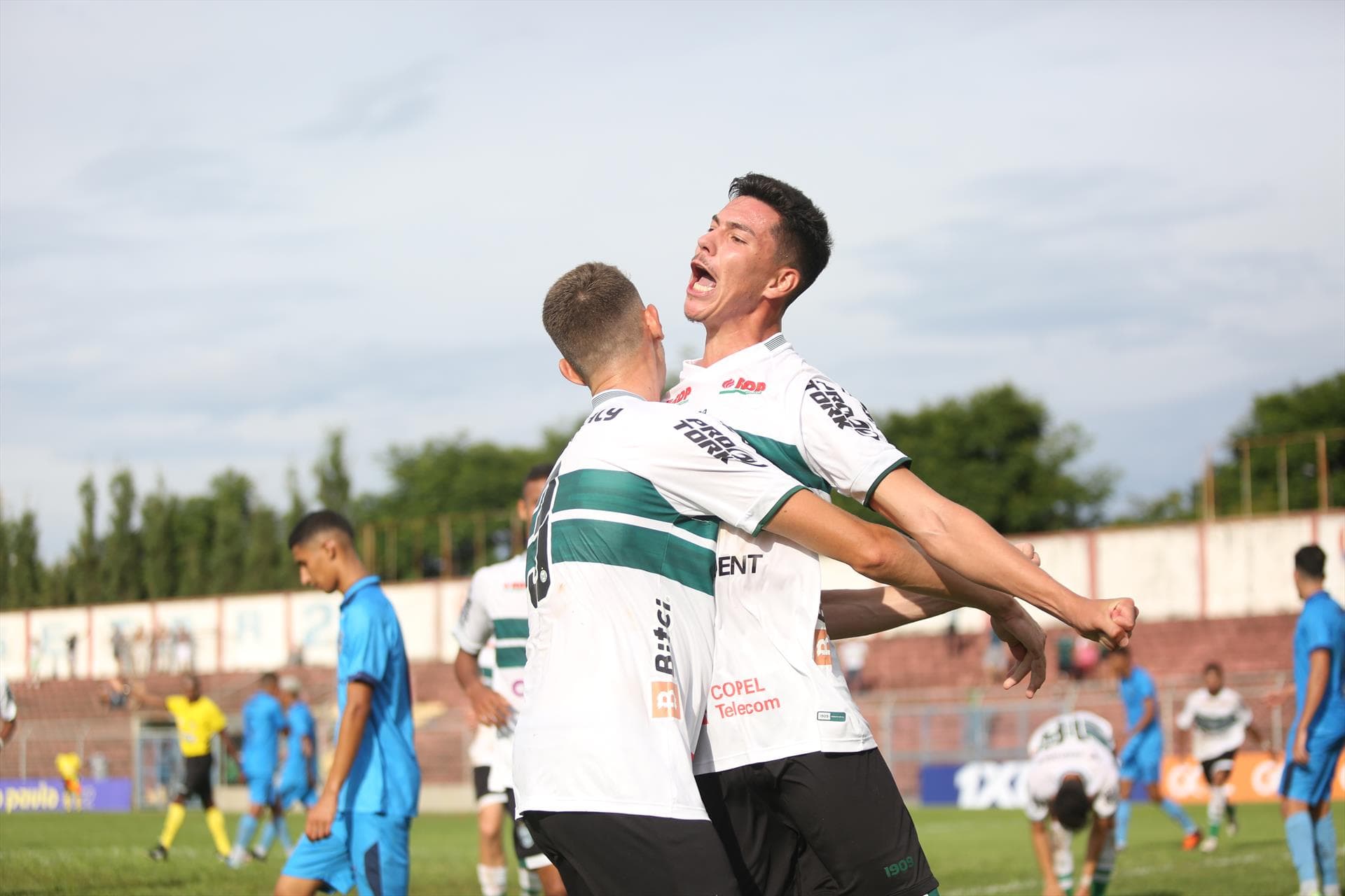 Coritiba precisa vencer para avançar ao mata-mata
