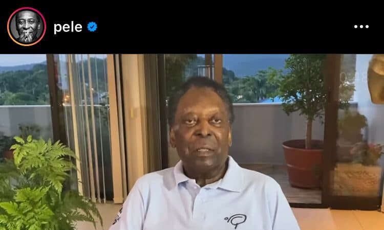 Pelé parabeniza Cristiano Ronaldo, após receber prêmio da Fifa