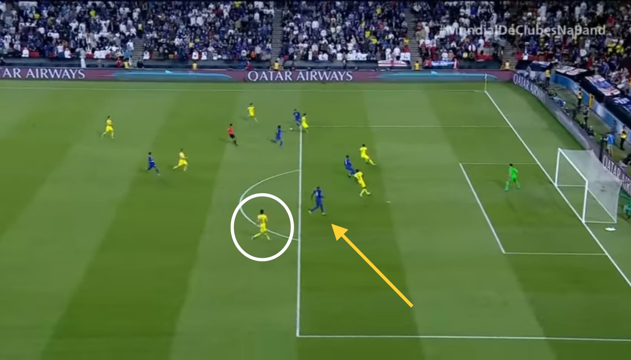 Marcos Alonso falhou na recomposição e espaço nas costas de Rüdiger foi ocupado por jogador do Al Hilal