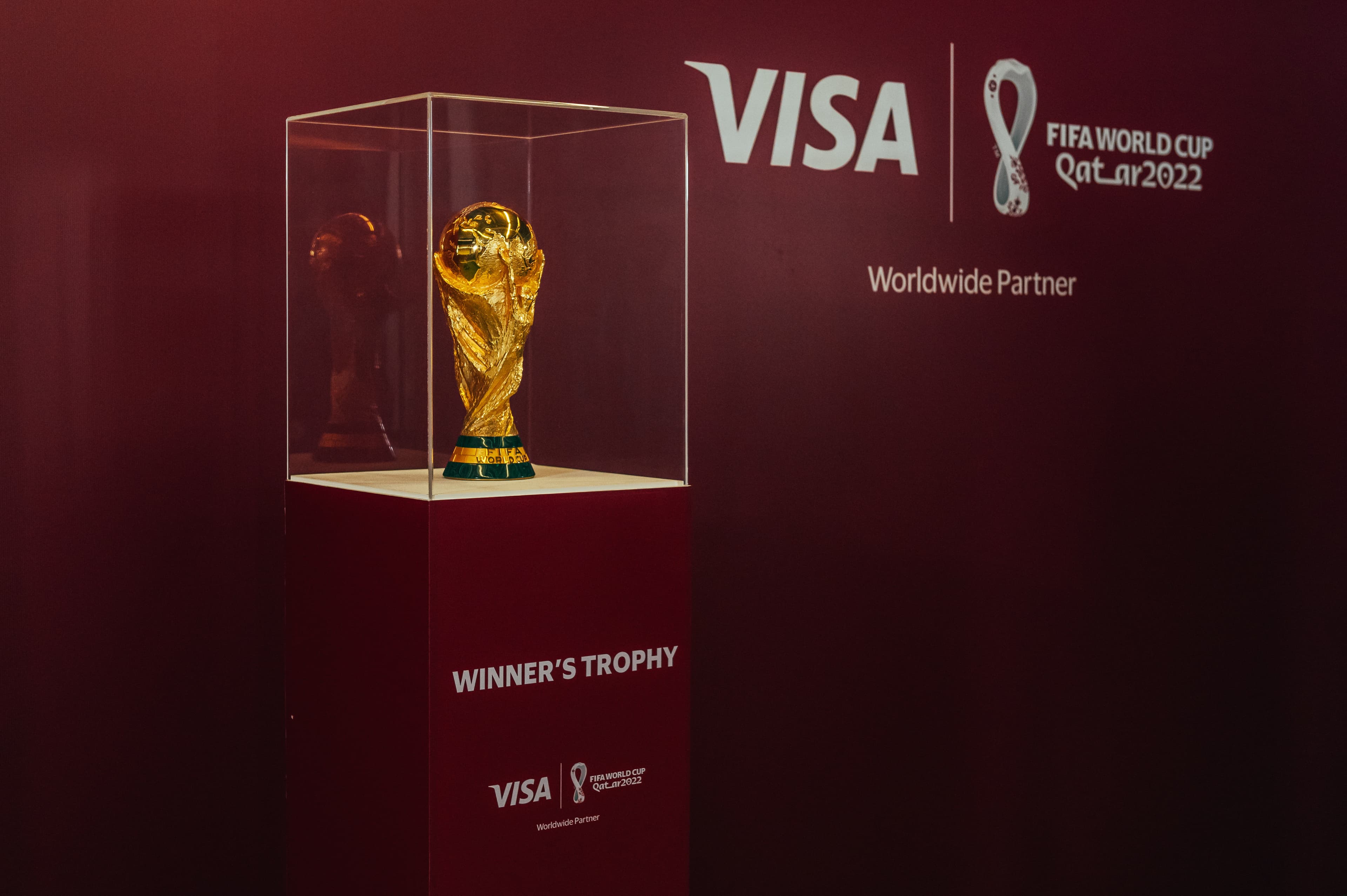 Museu do Futebol exibe taça da Copa do Mundo em parceria com Visa -