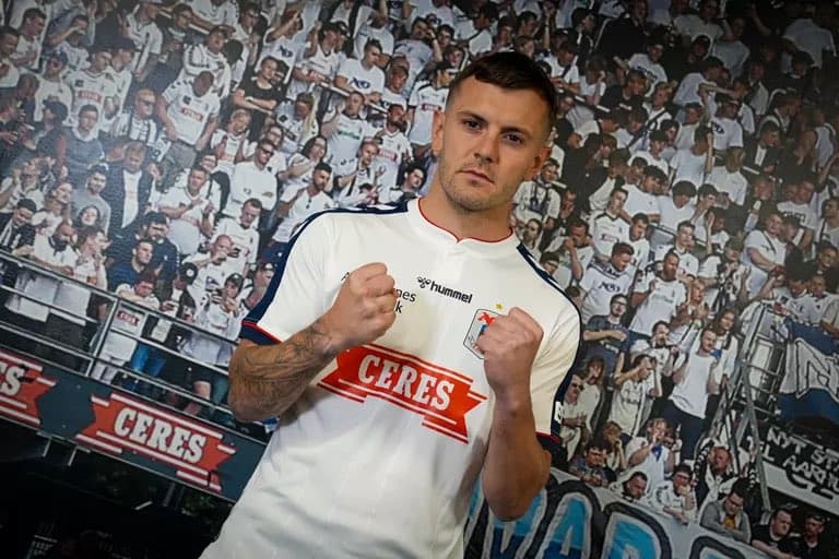 Wilshere acerta com novo clube depois de oito meses -