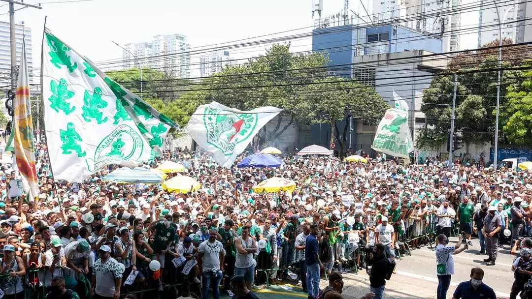 Palmeirenses fazem festa antes da saída da equipe para Abu Dhabi -