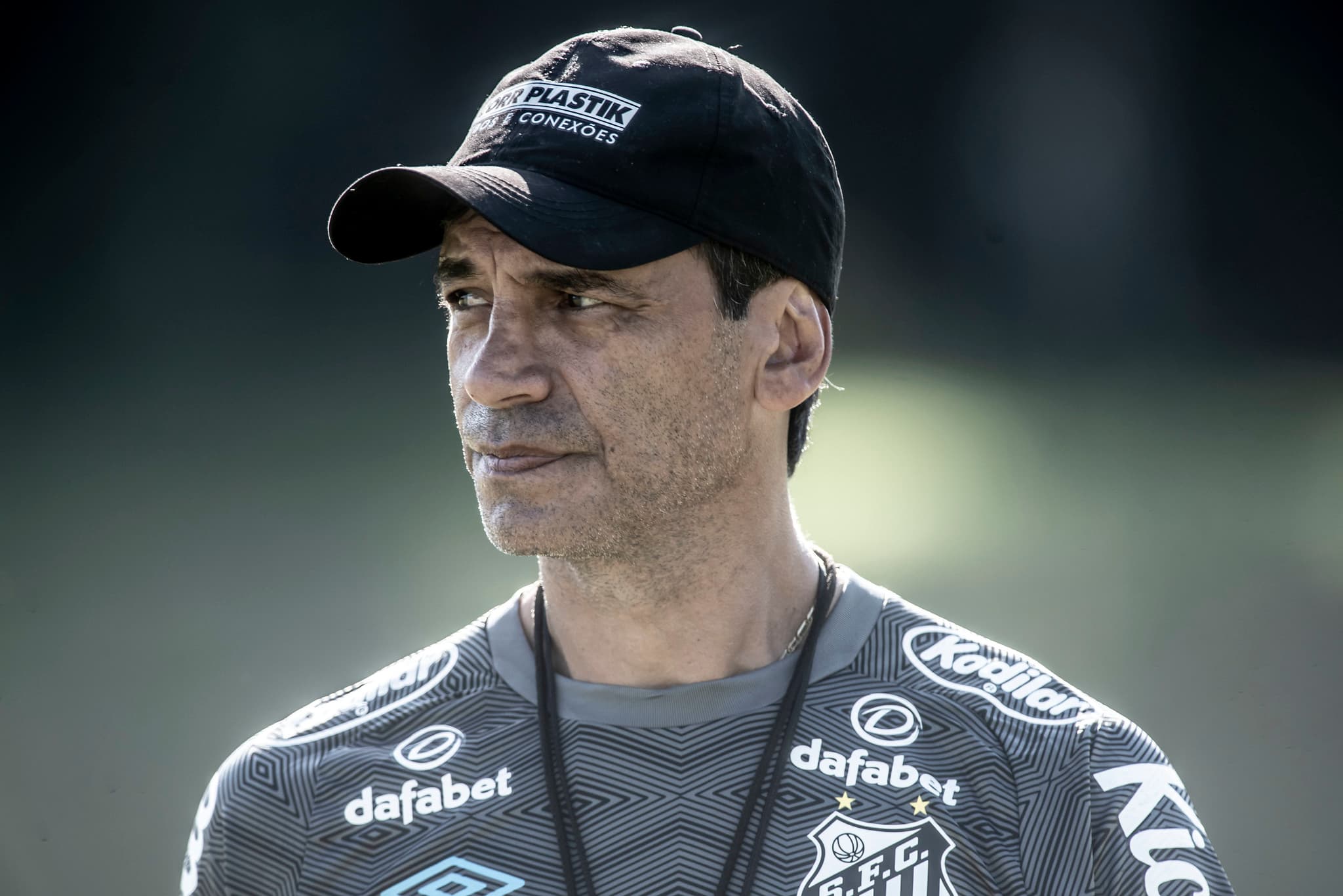 Bustos pode sair como herói ou vilão da Vila no sábado -