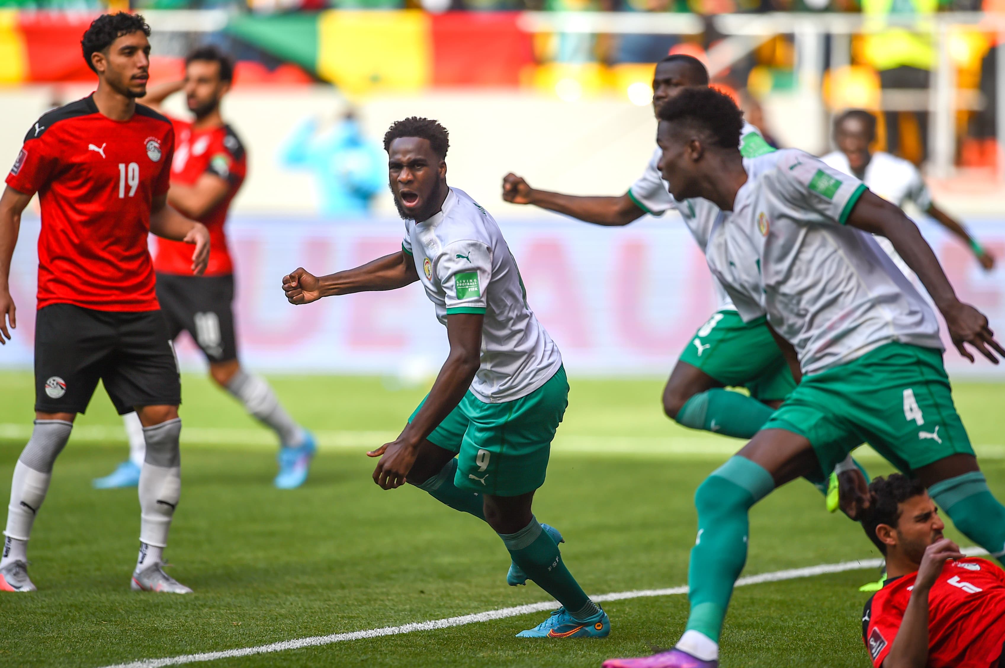 Boulaye Dia comemora gol do Senegal contra o Egito pelas Eliminatórias -