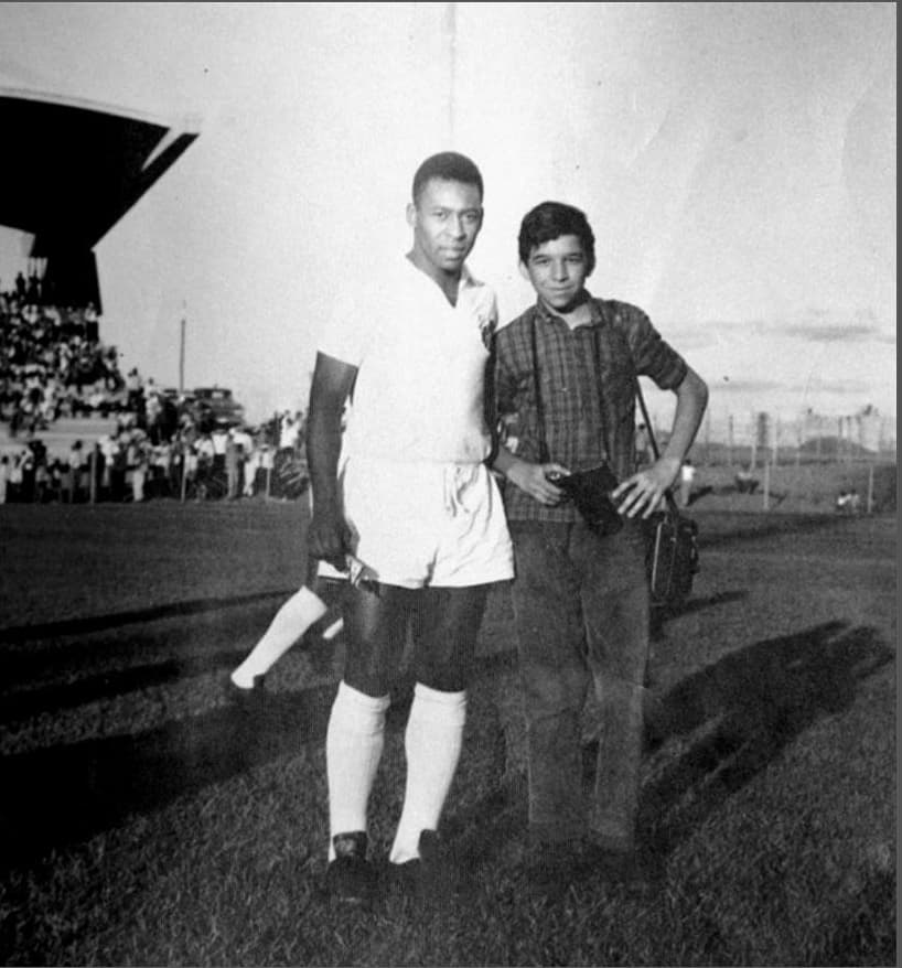 Pelé ,jogando pelo Santos F.C e Orlando Brito, nos Anos 60