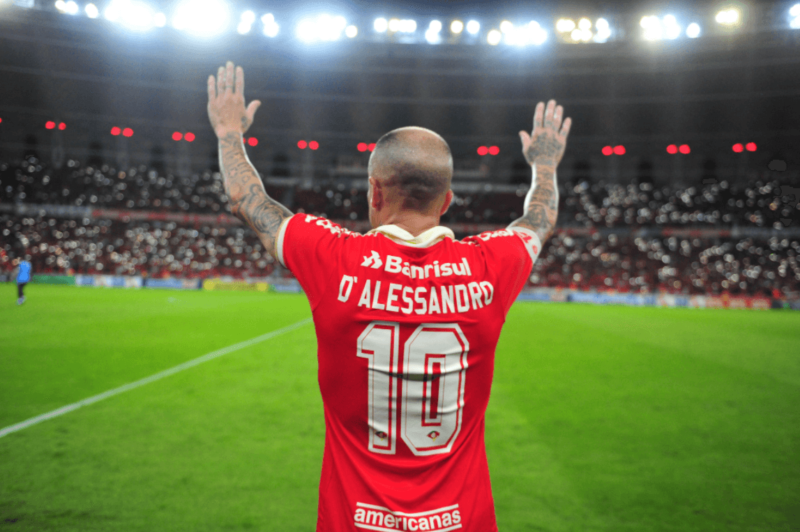 D'Alessandro fez o último jogo da carreira e balançou a rede -